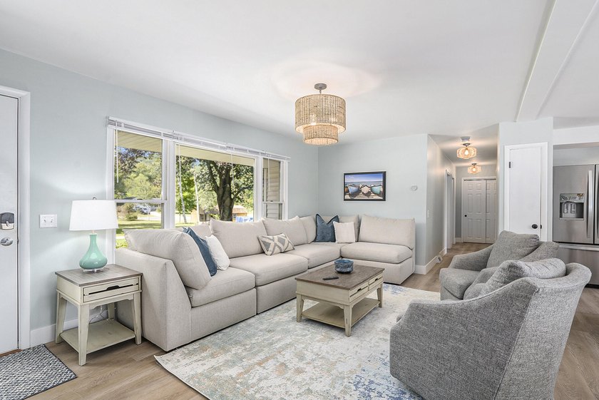 Embrace the ultimate lakefront lifestyle just in time for summer - photo 4