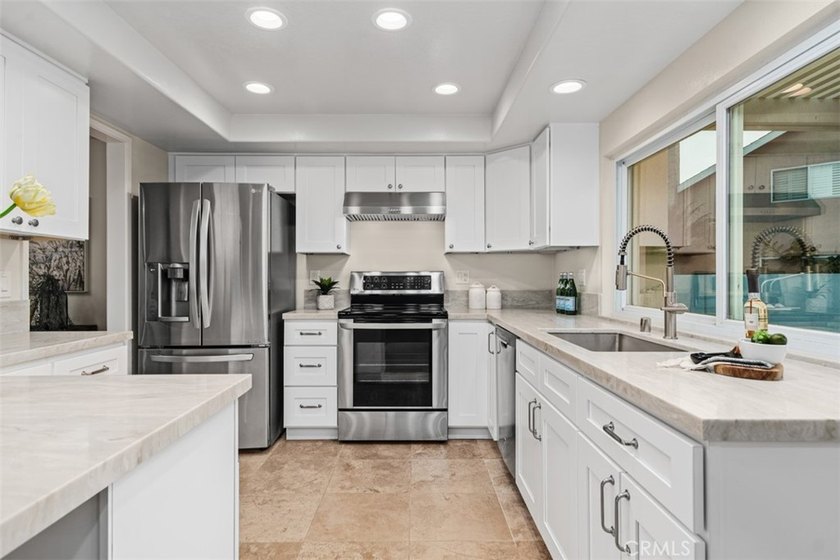 Totally Transformed. Perfectly Located. Welcome to the Beach - photo 18