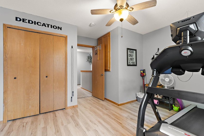 Picture-perfect, updated end-unit townhome with new luxury vinyl - photo 21