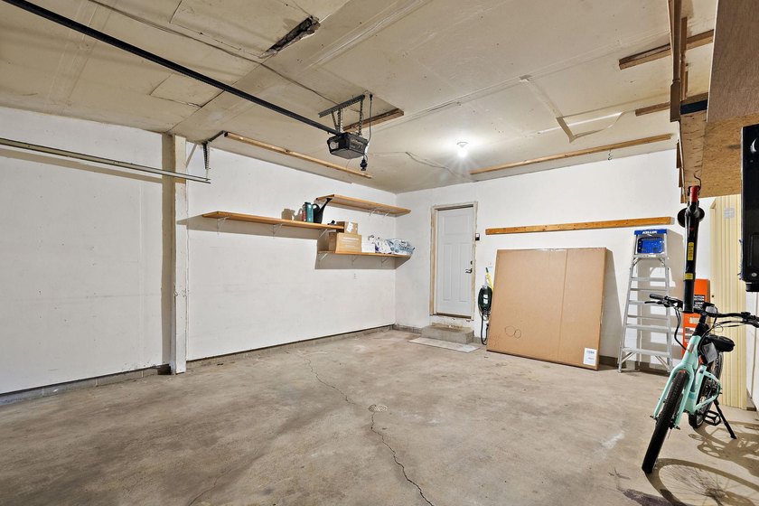 Picture-perfect, updated end-unit townhome with new luxury vinyl - photo 31
