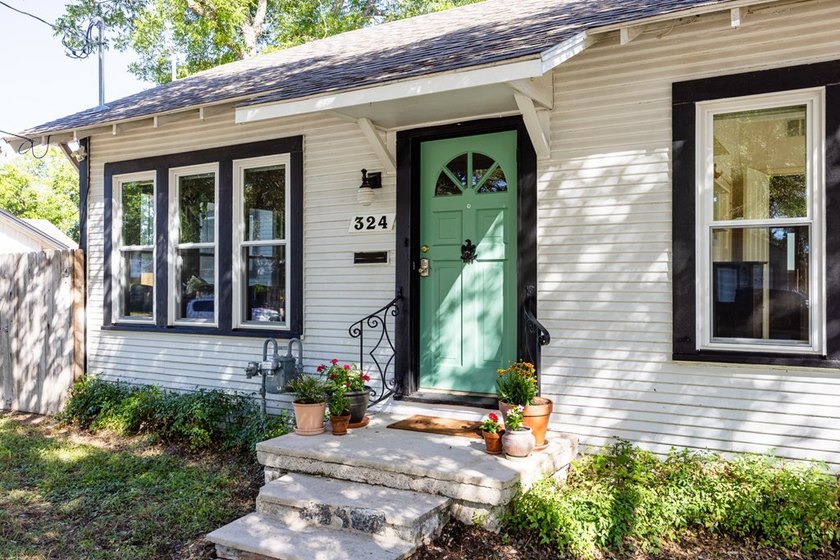 Unique investment opportunity or multi-generational living! This - photo 4