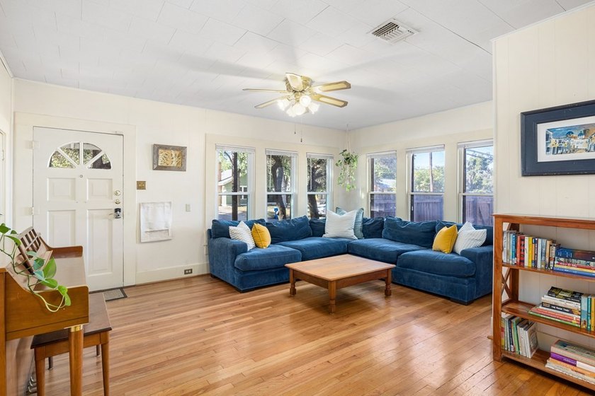 Unique investment opportunity or multi-generational living! This - photo 5