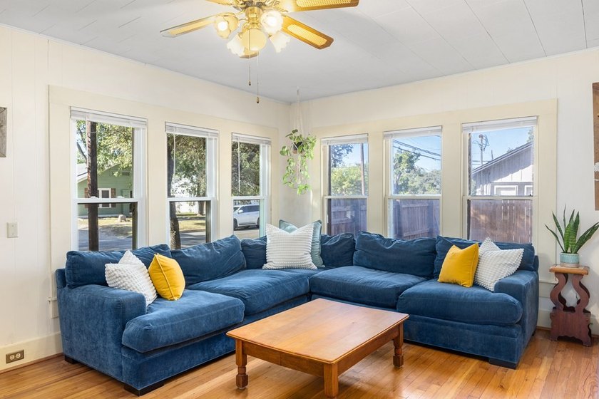 Unique investment opportunity or multi-generational living! This - photo 6