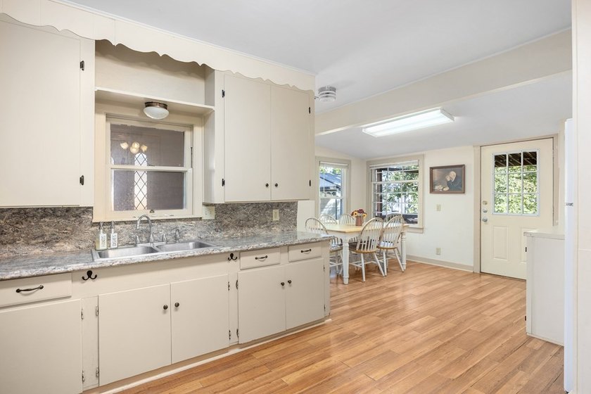 Unique investment opportunity or multi-generational living! This - photo 10