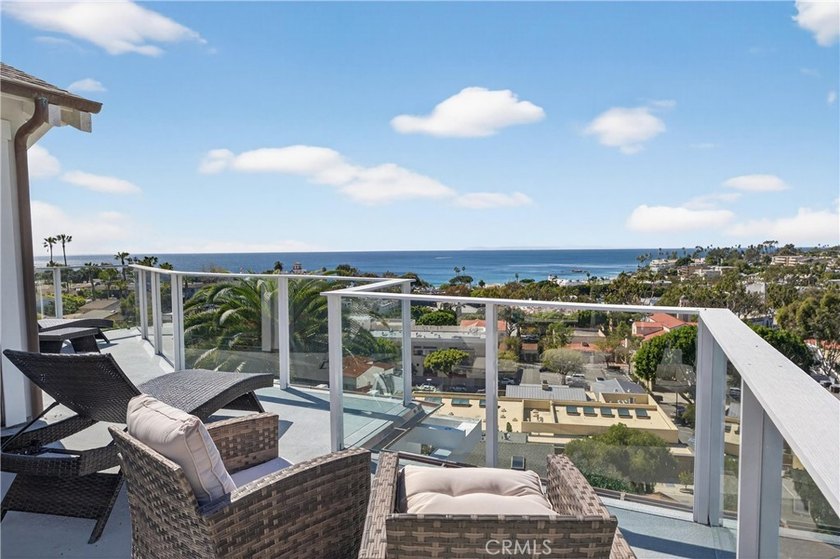 Located on a quiet cul-de-sac, this exceptional Laguna Beach - photo 2