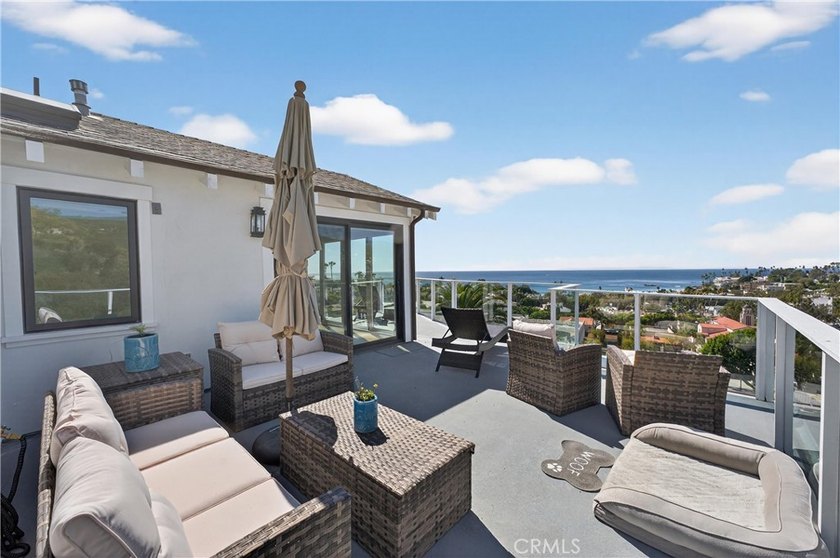 Located on a quiet cul-de-sac, this exceptional Laguna Beach - photo 3
