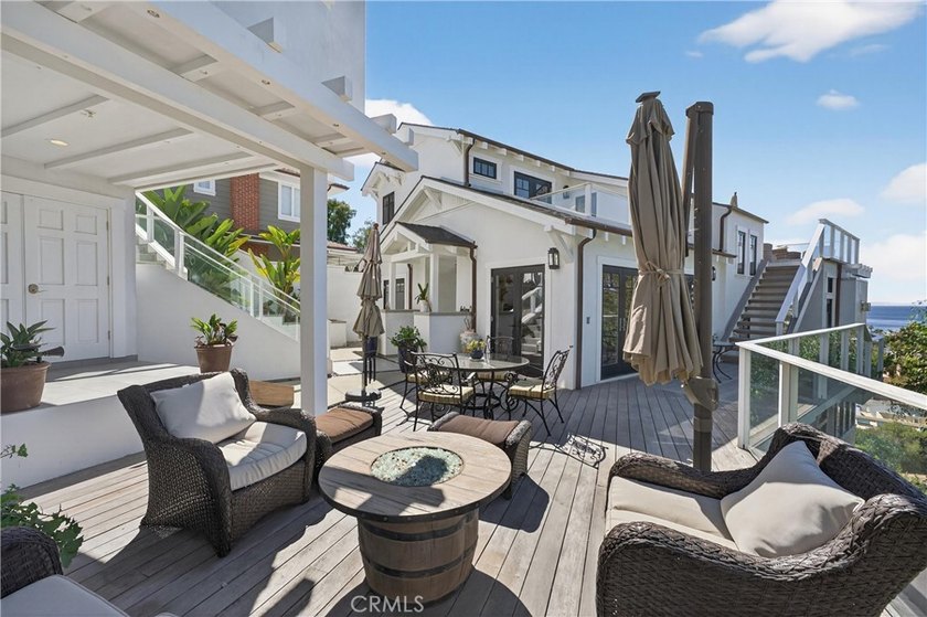 Located on a quiet cul-de-sac, this exceptional Laguna Beach - photo 4