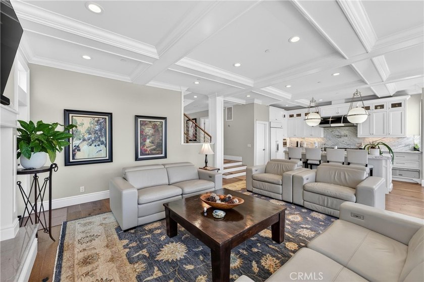 Located on a quiet cul-de-sac, this exceptional Laguna Beach - photo 9