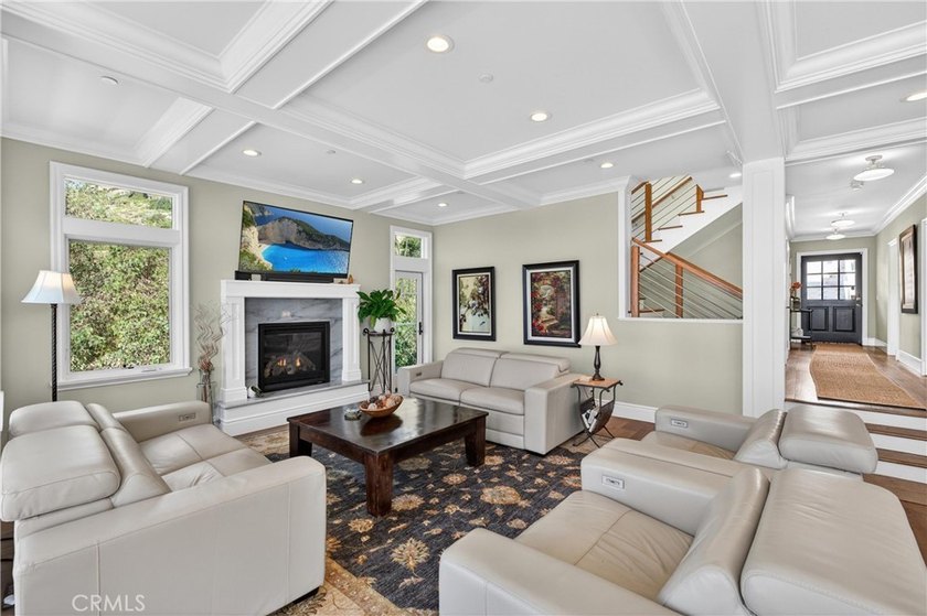 Located on a quiet cul-de-sac, this exceptional Laguna Beach - photo 10