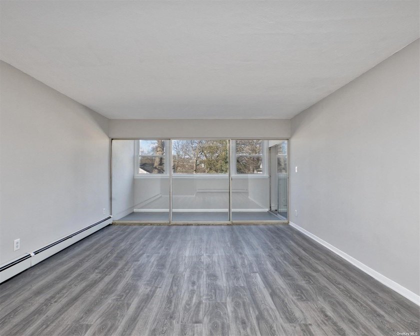 Beautifully updated co-op style apartment with fantastic - photo 3