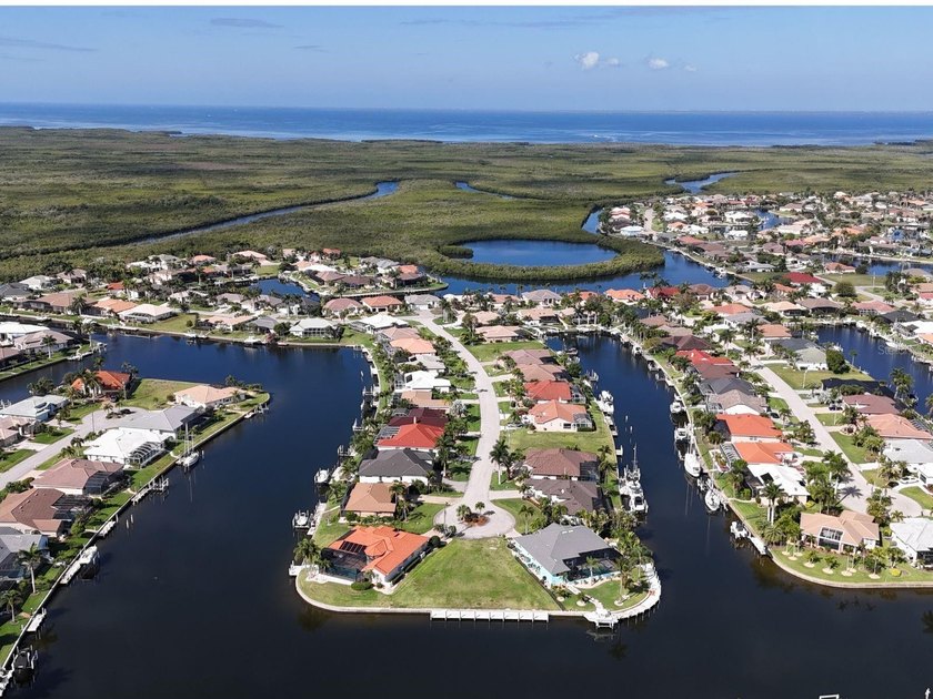 140' WATERFRONTAGE PLUS A 24' DOCK!  This is the one you've been - photo 2