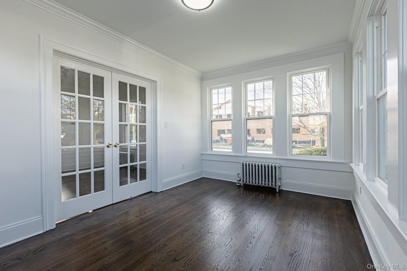 Welcome to this beautifully maintained 3-bedroom, 3-bath - photo 7