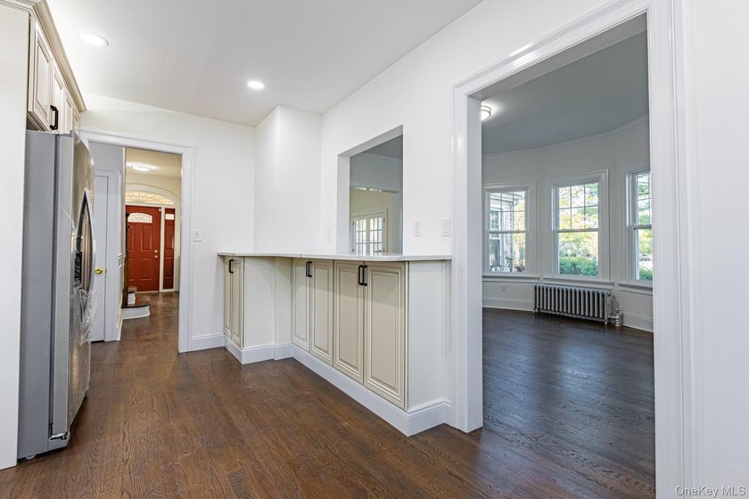 Welcome to this beautifully maintained 3-bedroom, 3-bath - photo 9