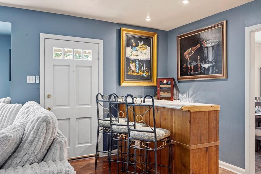 Charming cottage-style home on an oversized, fully fenced 0 - photo 5