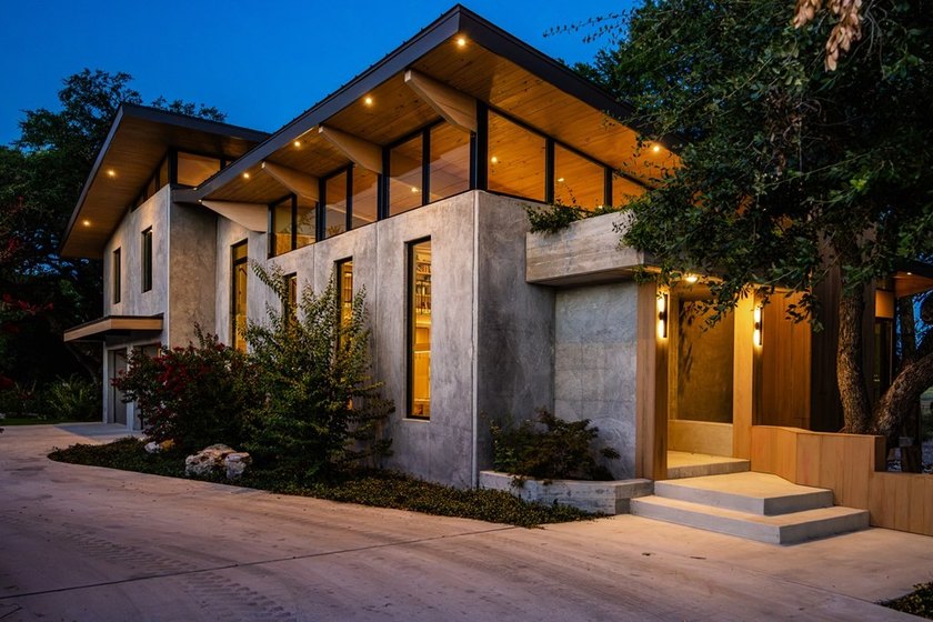 An extraordinary expression of contemporary architecture, this - photo 4