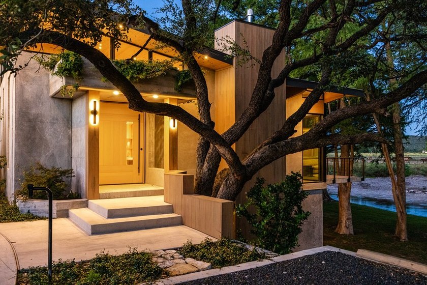 An extraordinary expression of contemporary architecture, this - photo 6