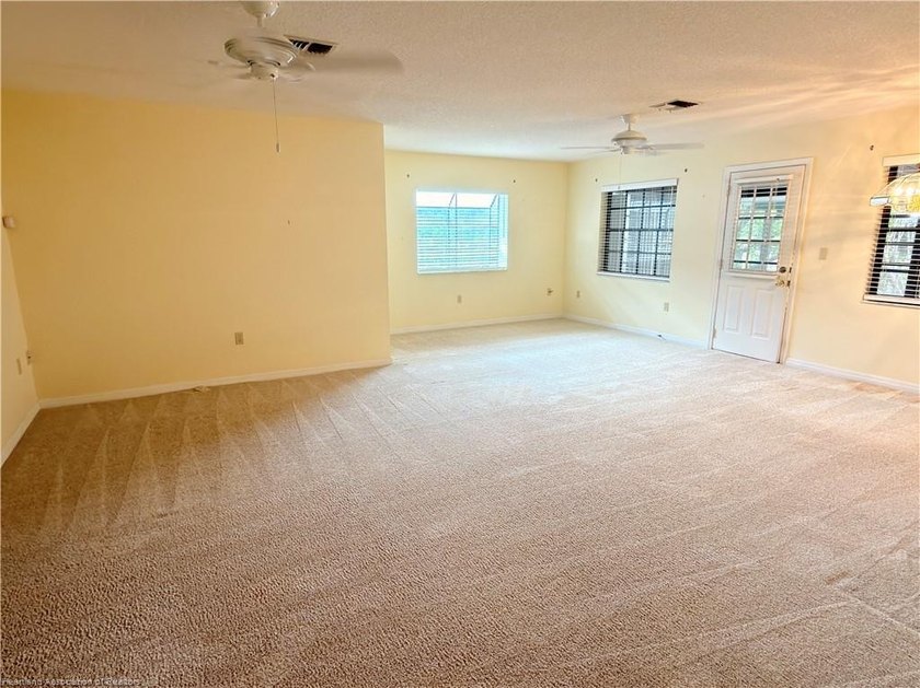 Beautiful canal-front home in a quiet neighborhood with access - photo 6