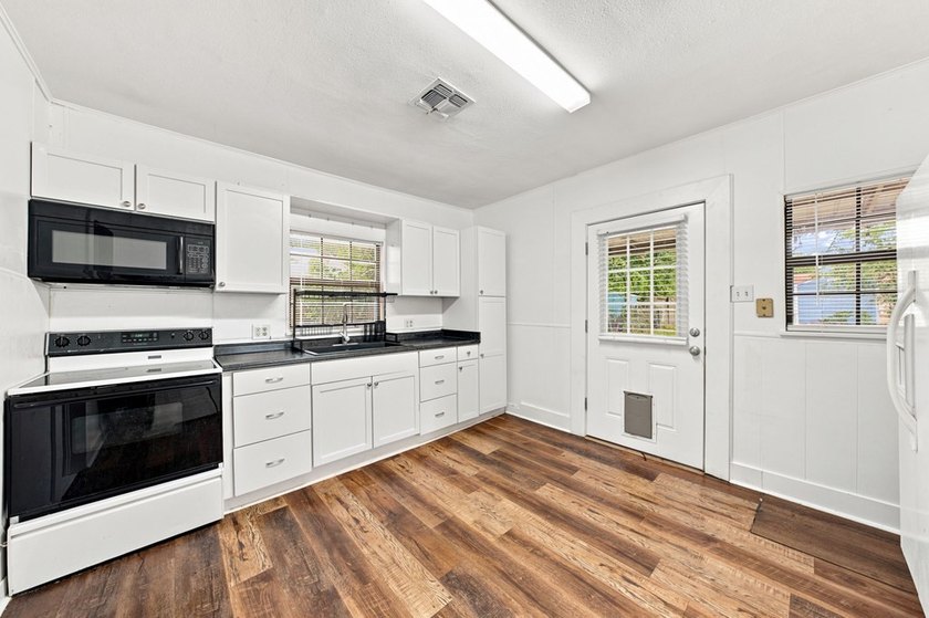 Charming property offering comfort, character, and a central - photo 6