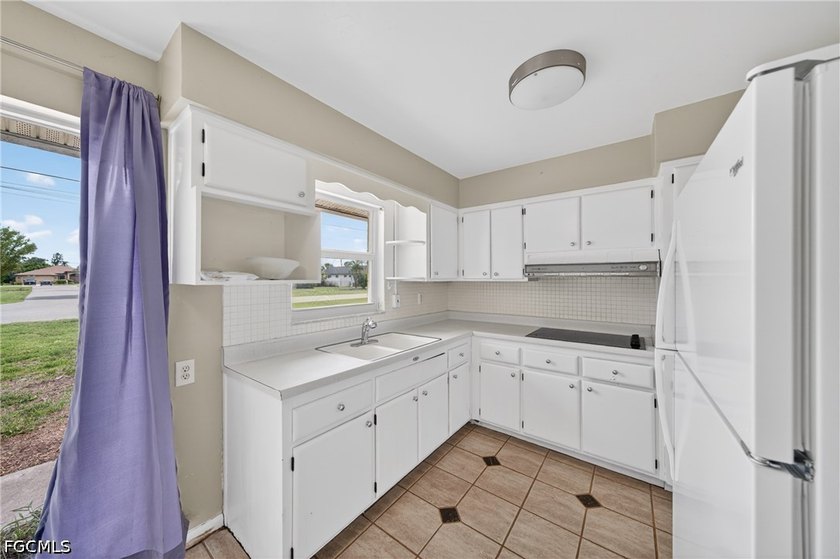 Opportunity knocks with this centrally located 2-bedroom+Den - photo 8