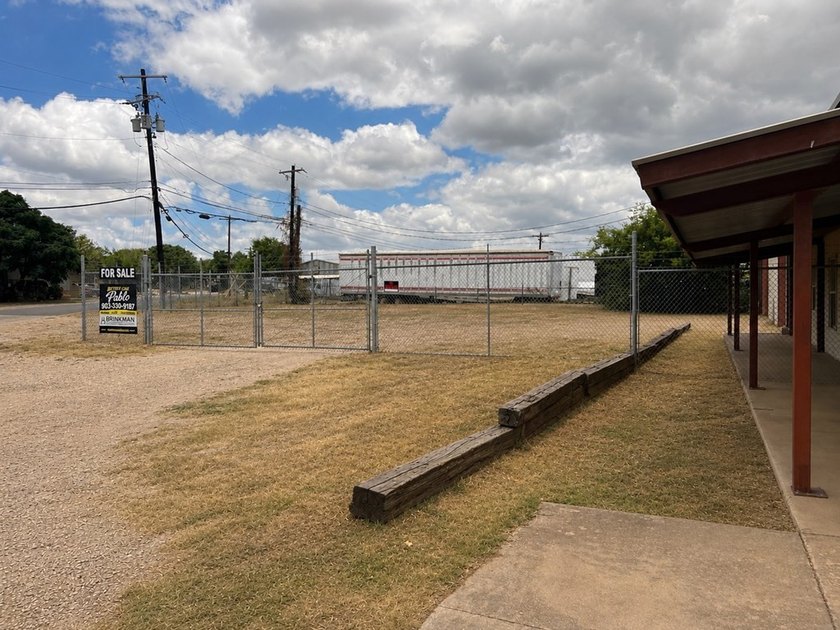 6000 F2 free-span, metal, insulated warehouse with 4 - 12' - photo 2
