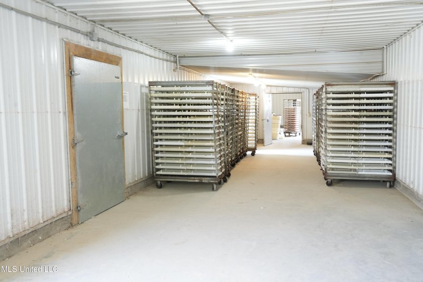 This turnkey modern Poultry Breeder Egg built in 2017 has - photo 3