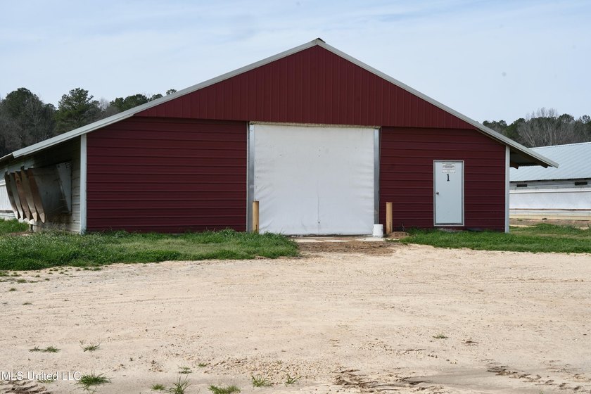 This turnkey modern Poultry Breeder Egg built in 2017 has - photo 5