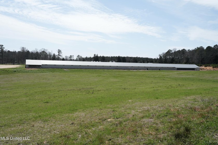 This turnkey modern Poultry Breeder Egg built in 2017 has - photo 7