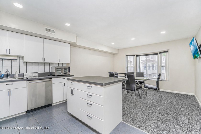 Welcome to 33 Linda Lane, a beautifully maintained multi-level - photo 17