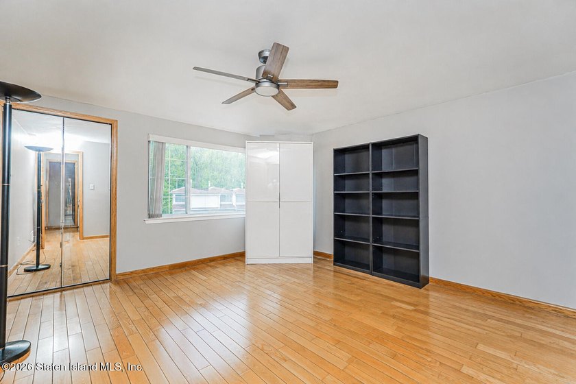 Welcome to 33 Linda Lane, a beautifully maintained multi-level - photo 21