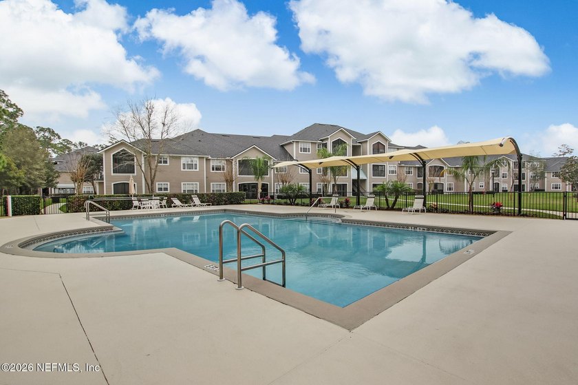Beautifully maintained unit with a peaceful and private view - photo 22