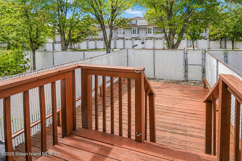 Welcome to 33 Linda Lane, a beautifully maintained multi-level - photo 29