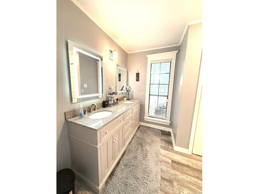 Welcome home to this beautifully updated 3 bedroom, 2 bath - photo 9