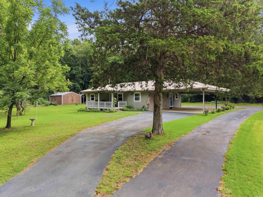 Super Cute Home only 3 miles from Shiloh Marina, sits on 3 level - photo 4