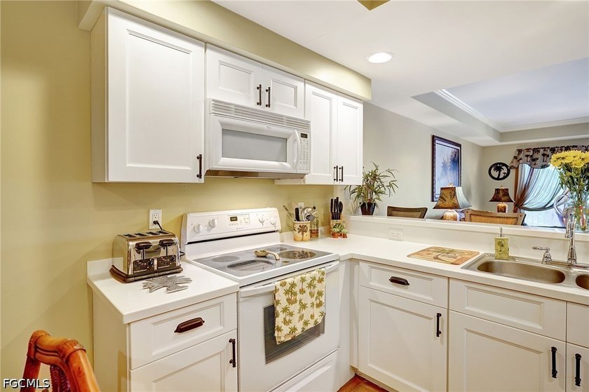 Beautiful second floor condo in a gated boating community with - photo 8