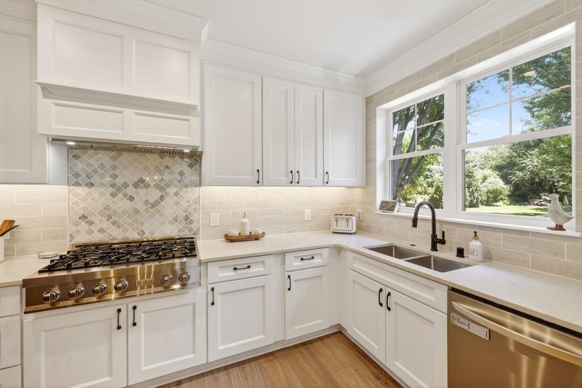 A Truly exceptional, fully reimagined home where modern luxury - photo 11