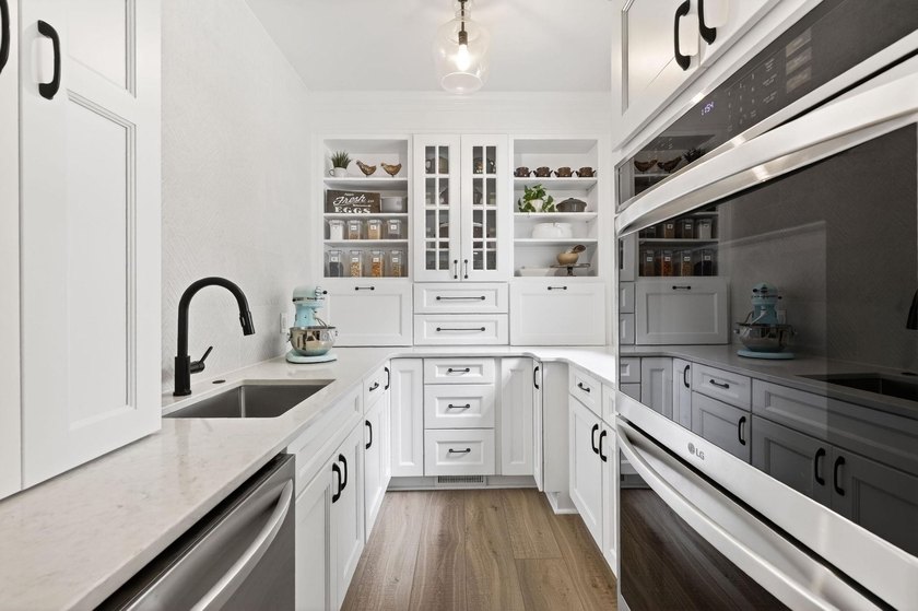 A Truly exceptional, fully reimagined home where modern luxury - photo 12