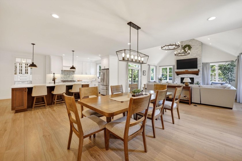 A Truly exceptional, fully reimagined home where modern luxury - photo 15