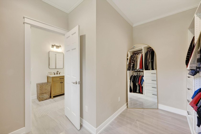 A Truly exceptional, fully reimagined home where modern luxury - photo 31
