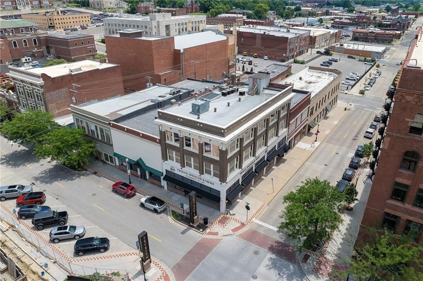 Exceptional opportunity to own a distinguished multi-story - photo 6