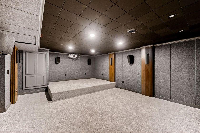 A Truly exceptional, fully reimagined home where modern luxury - photo 47