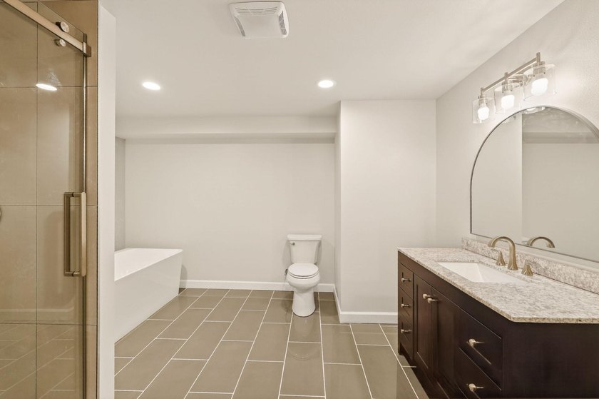 A Truly exceptional, fully reimagined home where modern luxury - photo 48