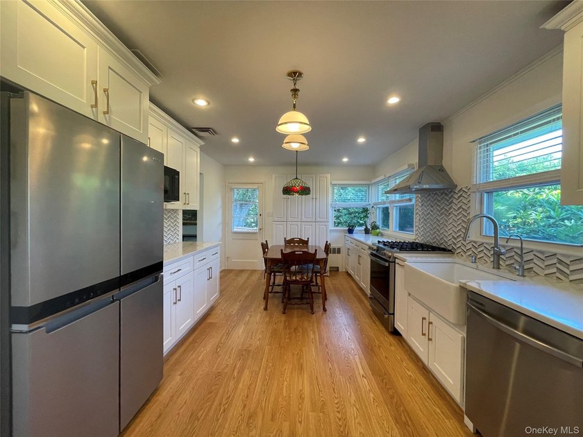 Welcome to this beautifully maintained split-level home located - photo 9