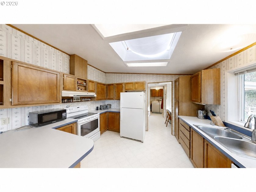 Discover this peaceful, exceptional property nestled in the - photo 14
