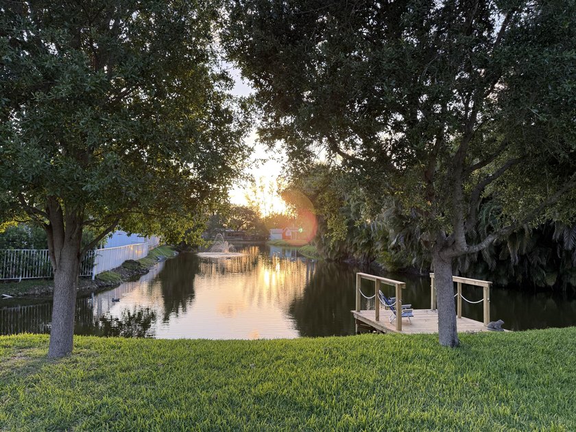 The house qualifies for all windstorm credits. Stunning - photo 3