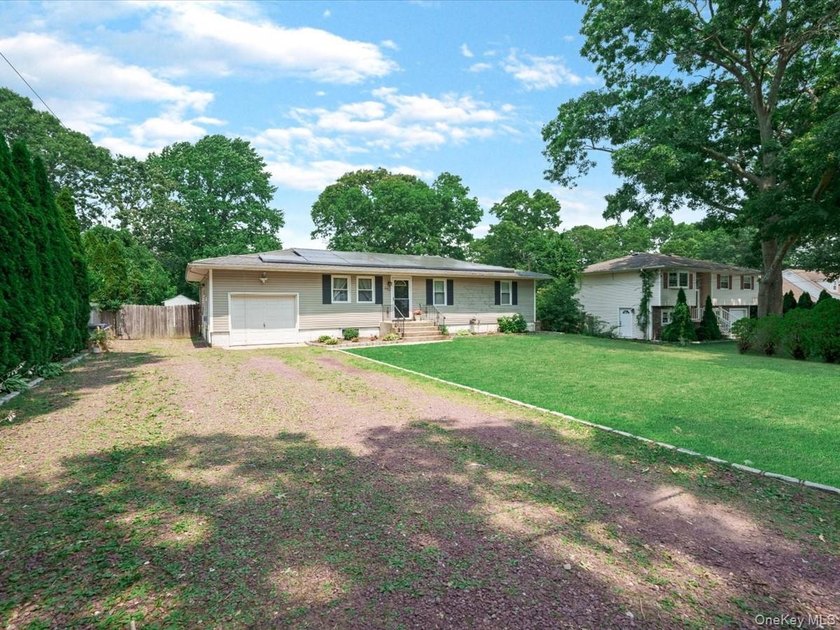 Welcome to 269 Carleton Dr E. Nice ranch located in a quiet - photo 2