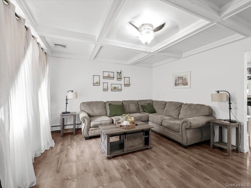 Welcome to 269 Carleton Dr E. Nice ranch located in a quiet - photo 3