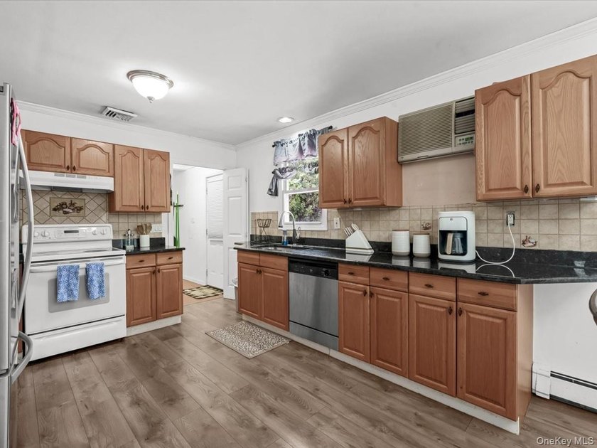 Welcome to 269 Carleton Dr E. Nice ranch located in a quiet - photo 5