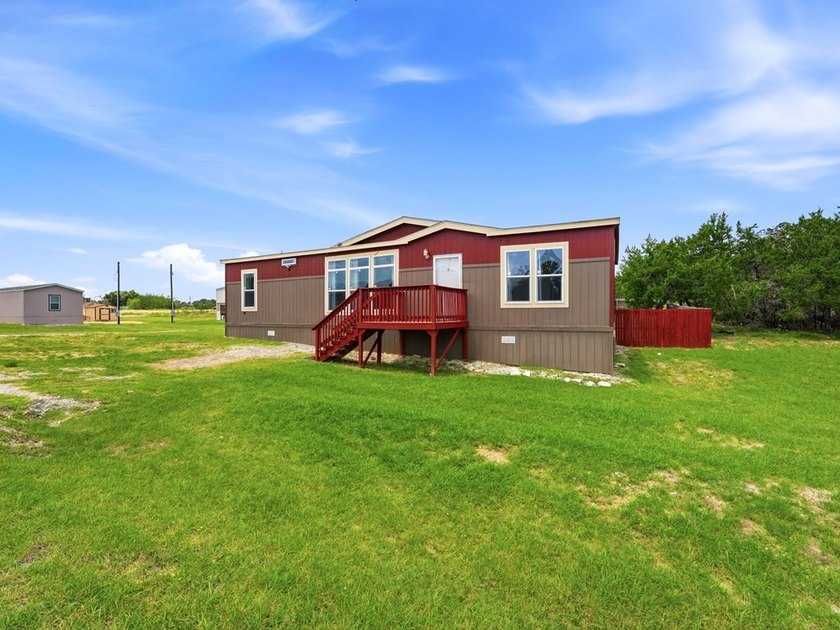 Nestled in the beautiful Texas Hill Country, this manufactured - photo 2
