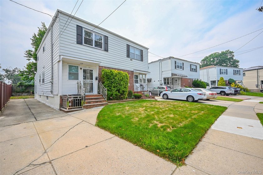 This charming home features 3 bedrooms and 2 full bathrooms - photo 2