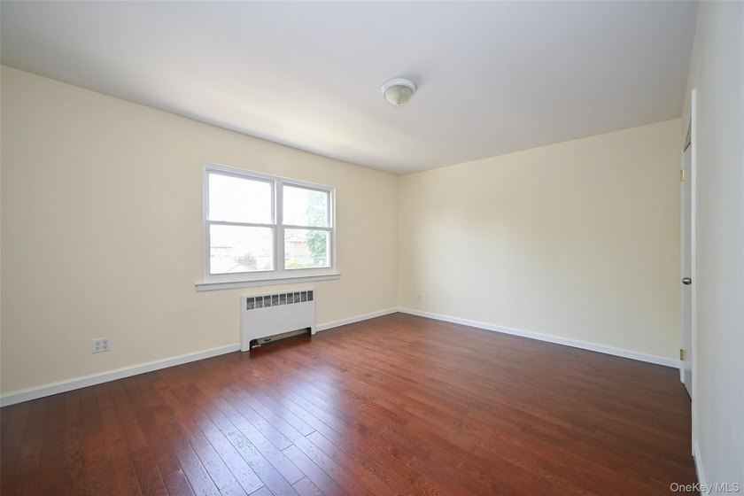 This charming home features 3 bedrooms and 2 full bathrooms - photo 10